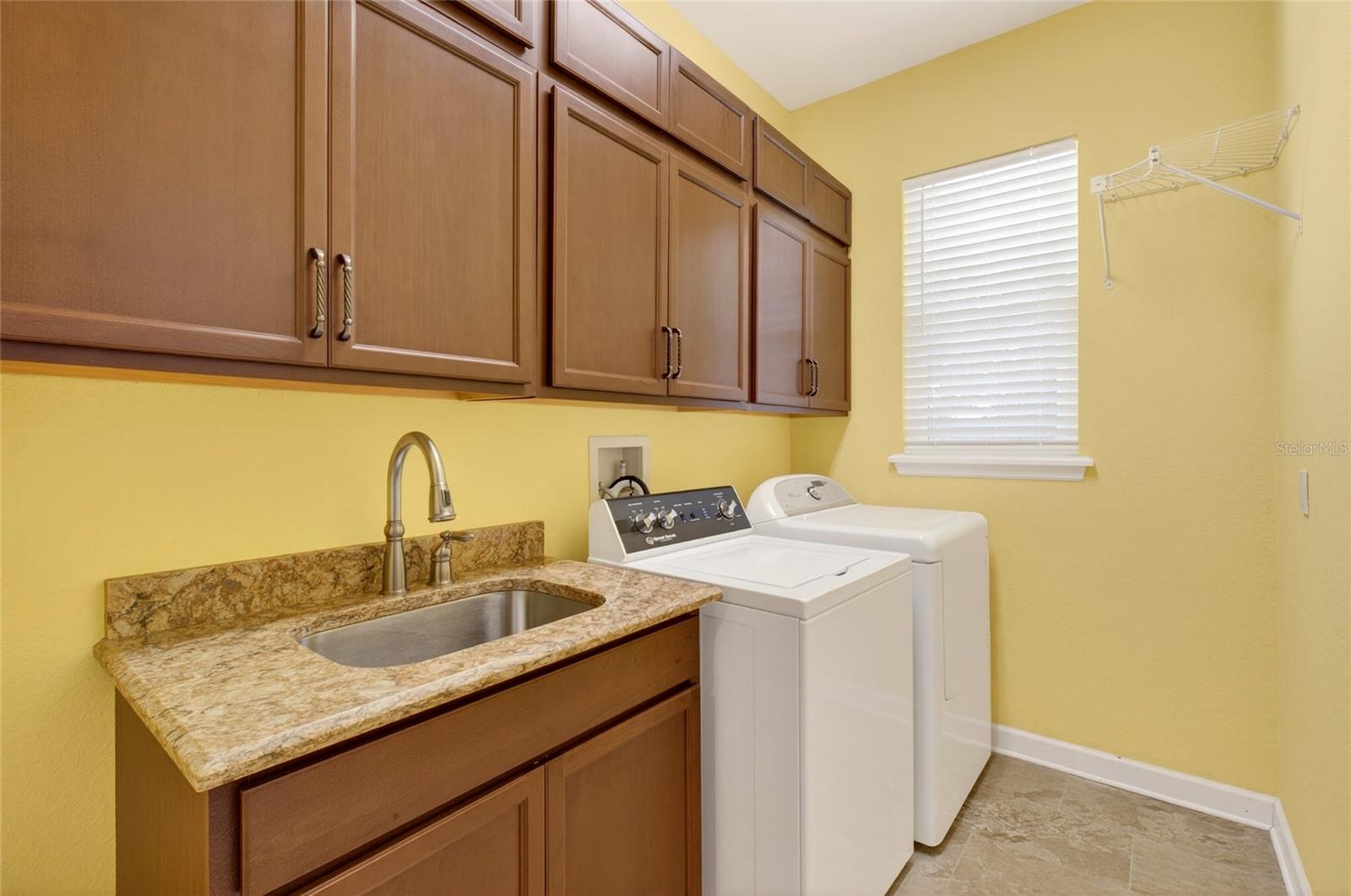 Listing photo id 52 for 8738 Beckingham Place