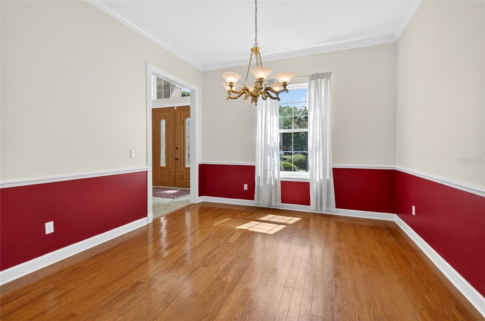 Listing photo id 6 for 8738 Beckingham Place