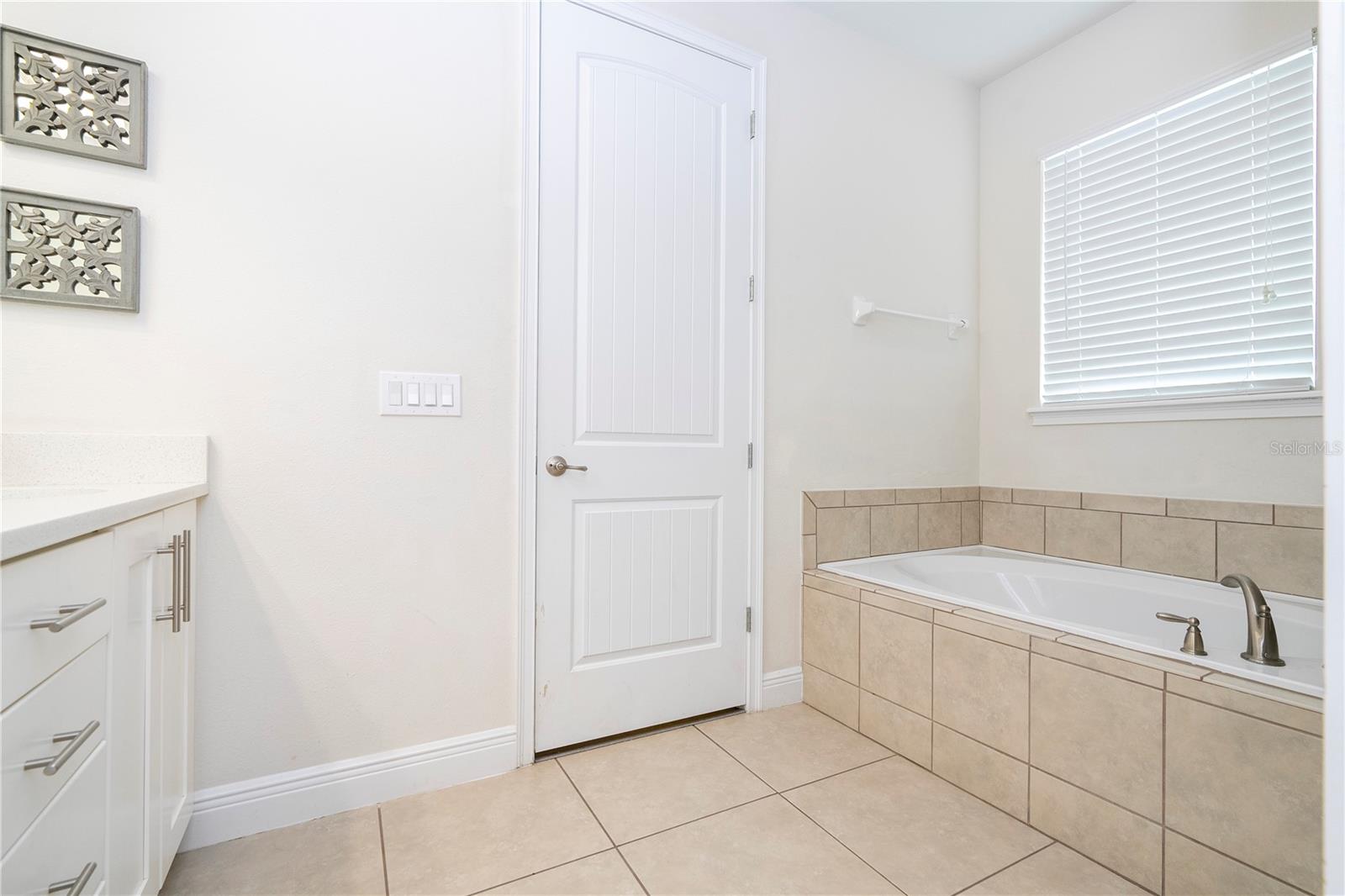 Image 36 of 91 For 7600 Mackinaw Lane