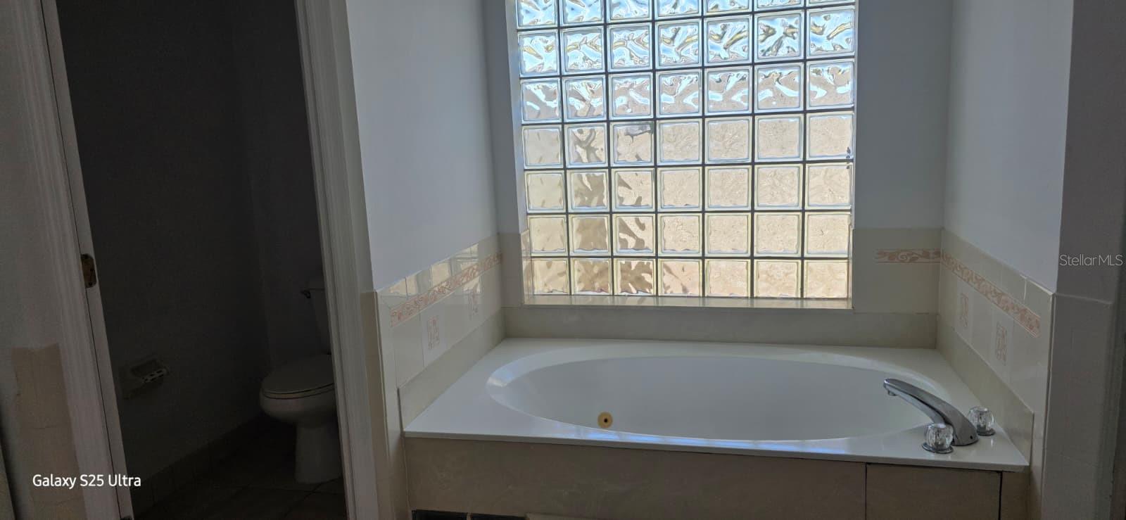 Image 18 of 30 For 121 April Court Se