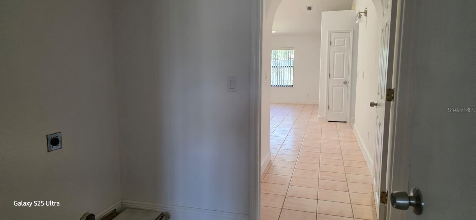 Image 24 of 30 For 121 April Court Se