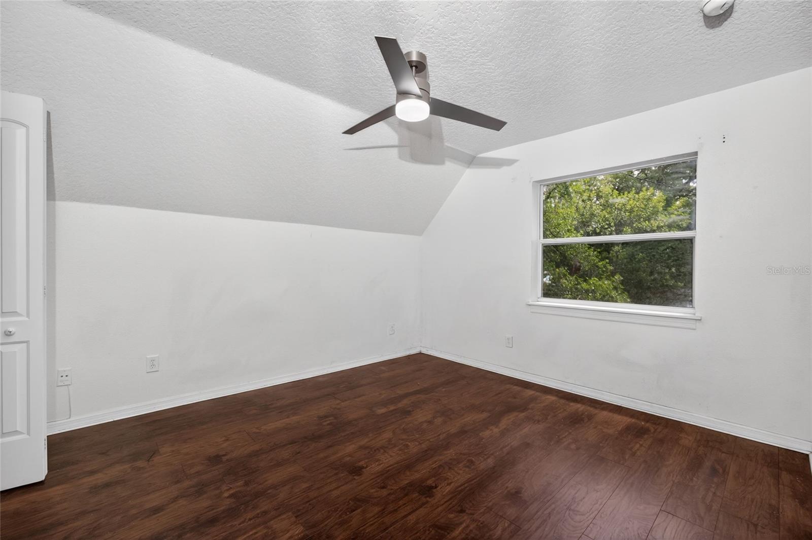 Image 41 of 54 For 419 Kaley Street