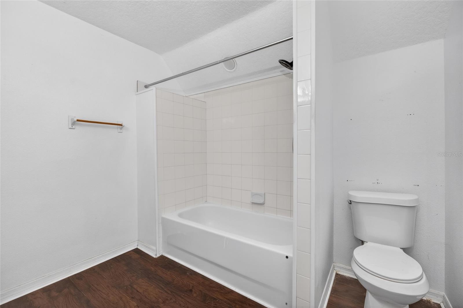 Image 44 of 54 For 419 Kaley Street