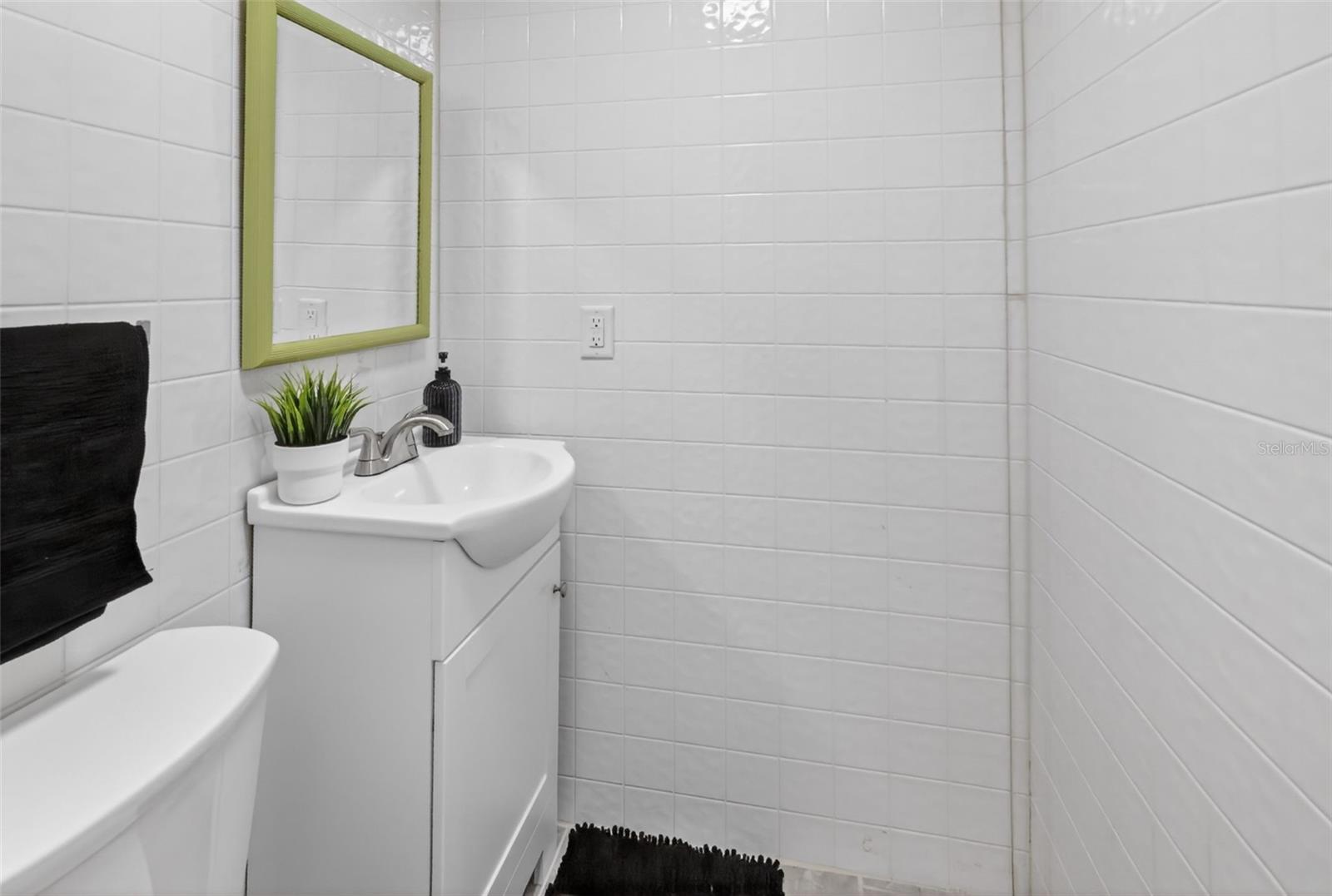 Image 32 of 59 For 310 35th Street