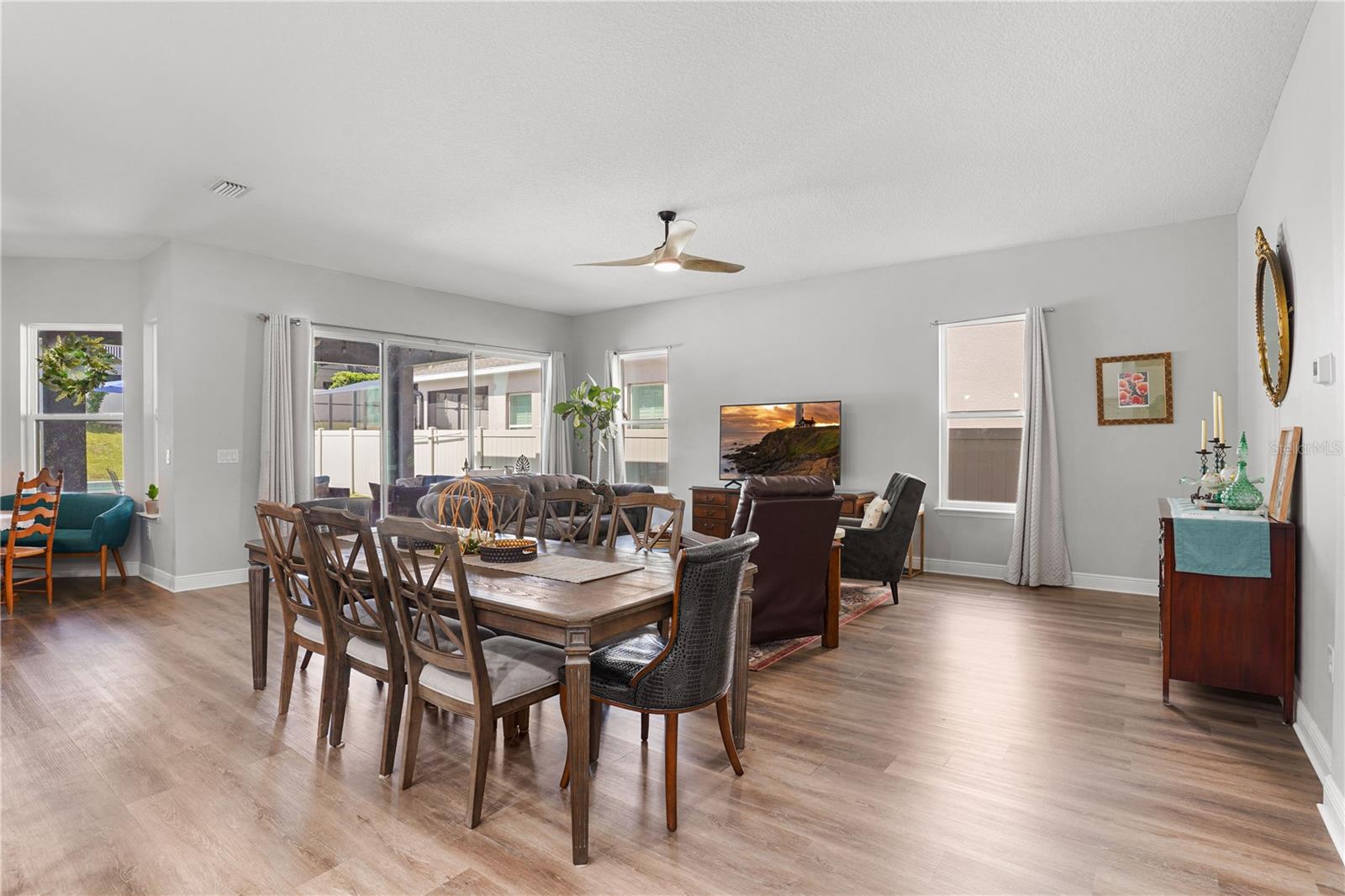 Listing photo id 17 for 15734 Sweet Lemon Way