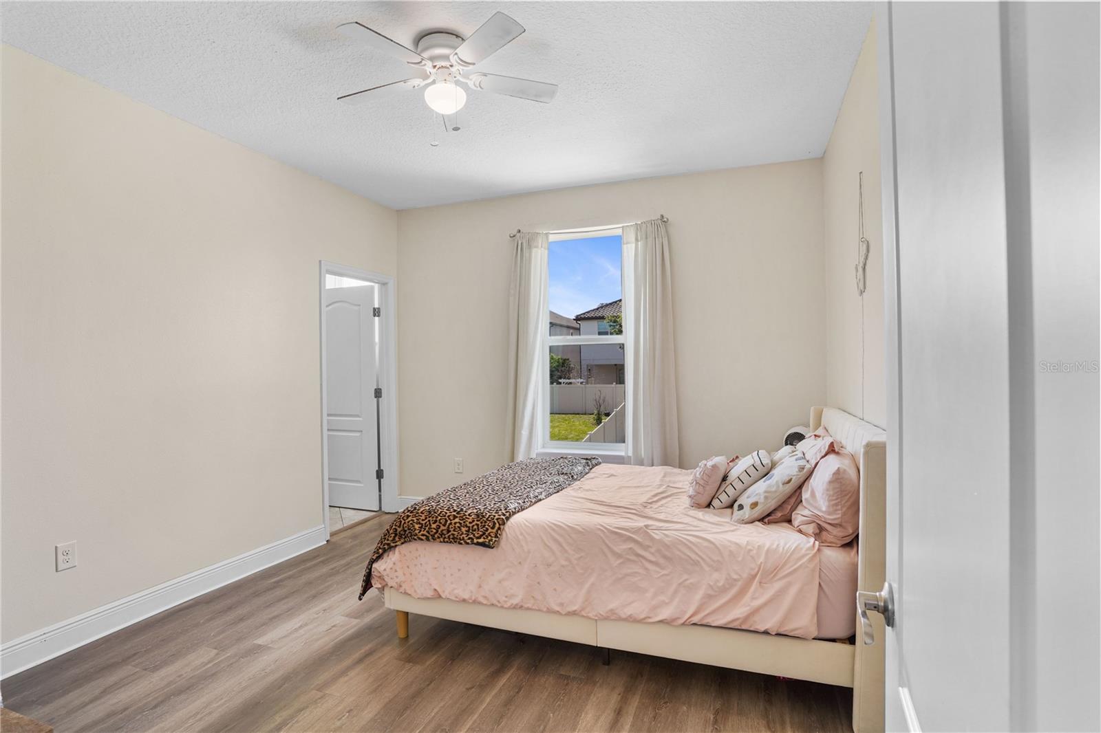 Listing photo id 41 for 15734 Sweet Lemon Way