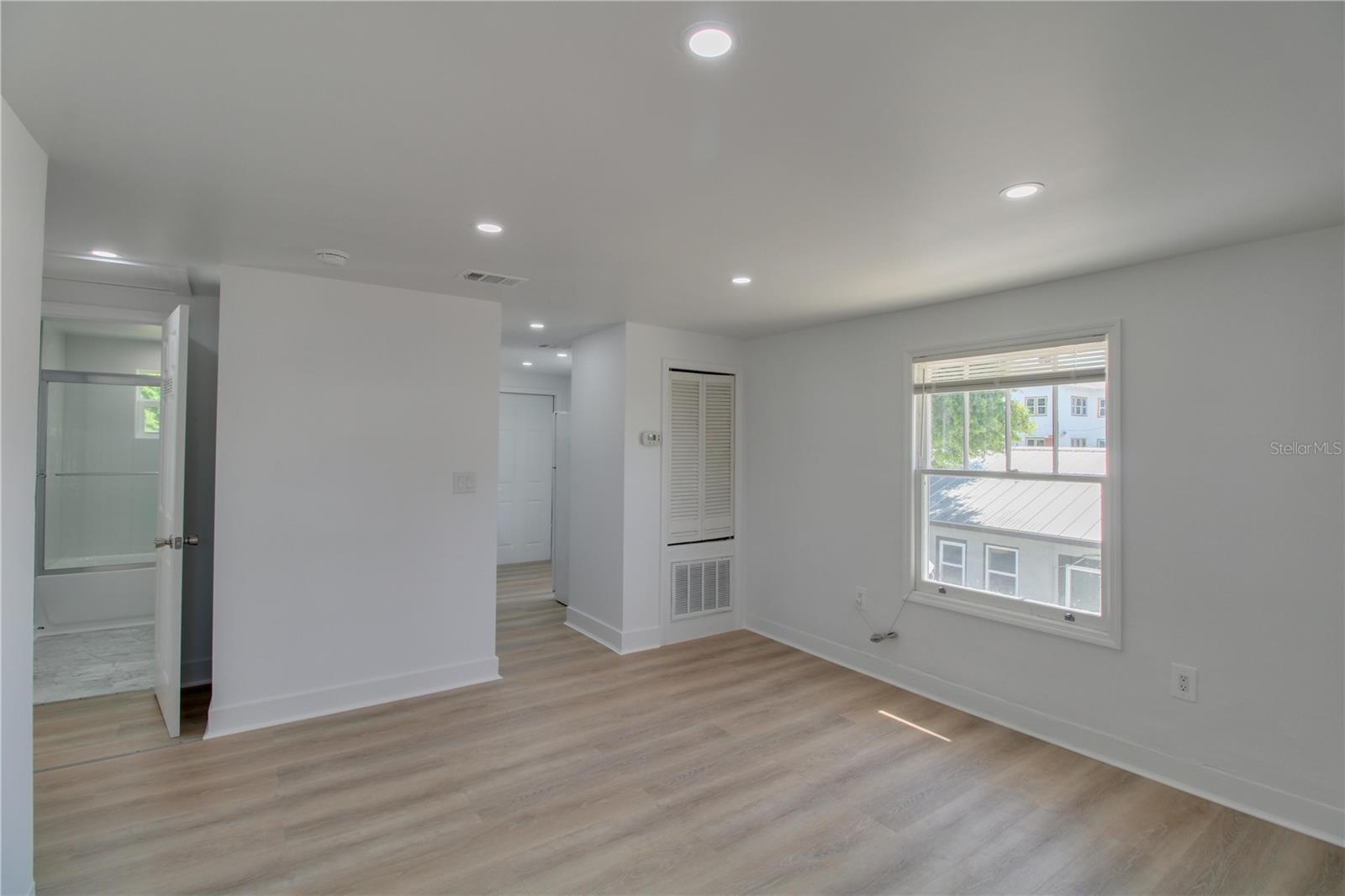 Image 5 of 17 For 236 Oleander Avenue #2