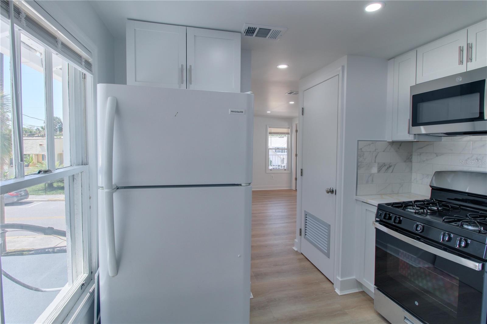 Image 6 of 17 For 236 Oleander Avenue #2