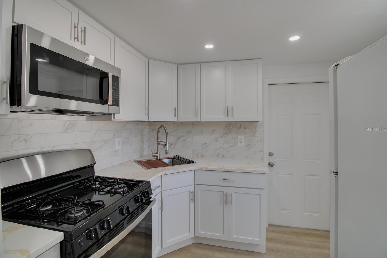 Image 7 of 17 For 236 Oleander Avenue #2