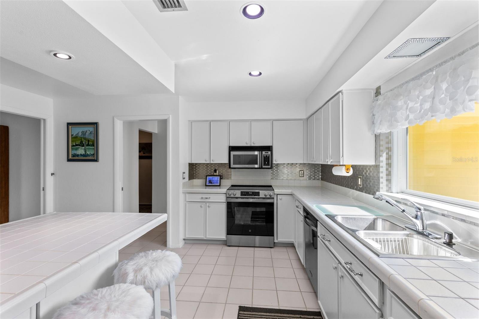 Image 4 of 30 For 612 Green Meadow Avenue