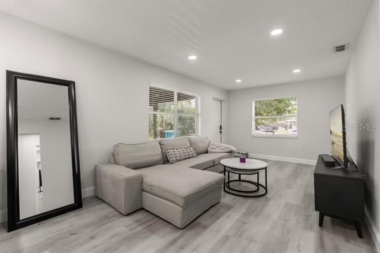 Image 6 of 24 For 13 Fanfair  