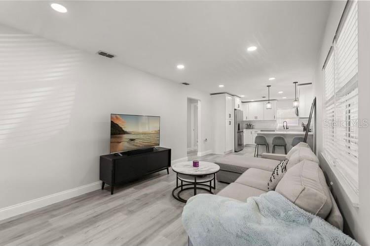 Image 8 of 24 For 13 Fanfair  