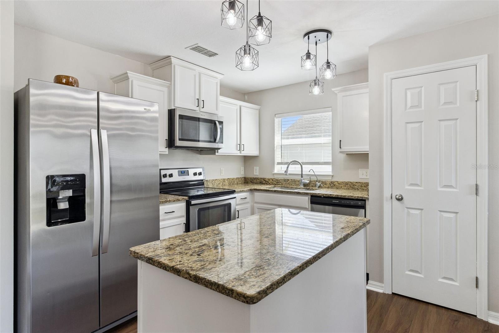 Image 10 of 37 For 255 Eleuthera Drive