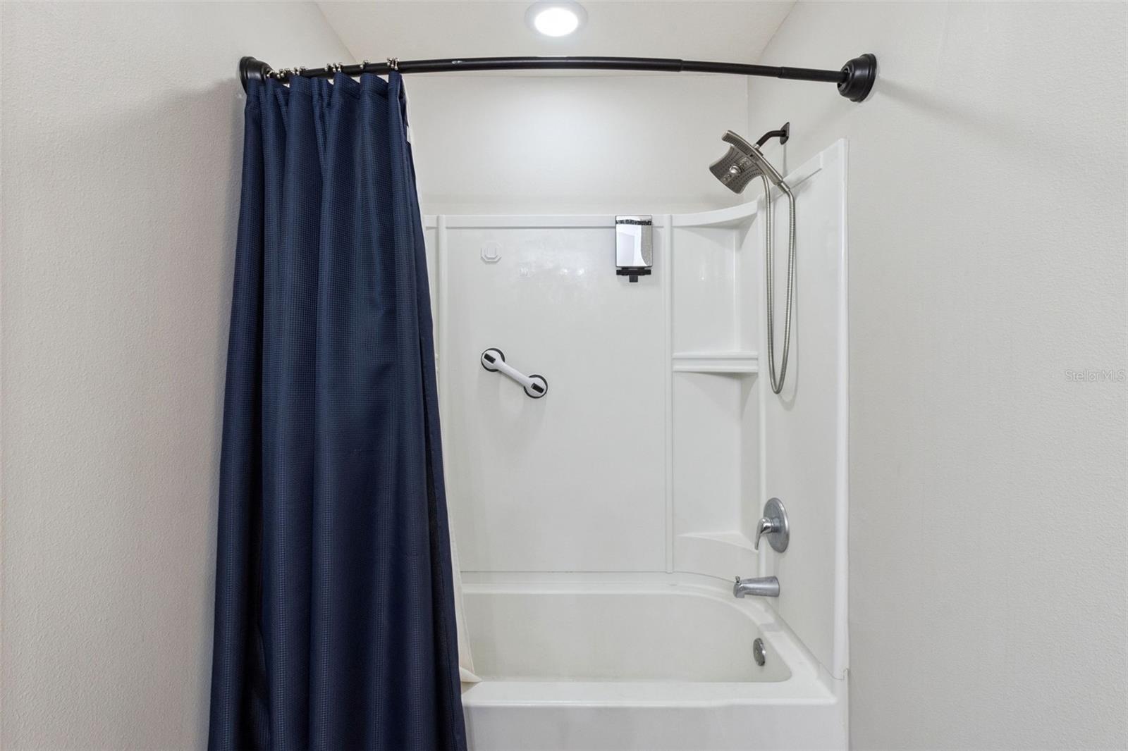 Image 20 of 37 For 255 Eleuthera Drive