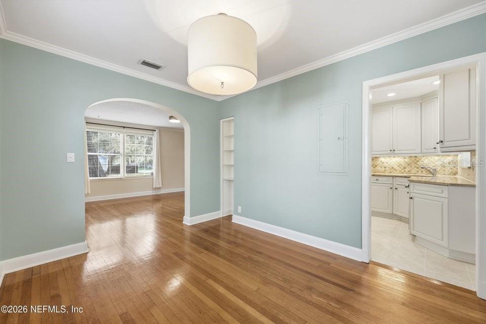 Image 15 of 42 For 2954 Iroquois Avenue