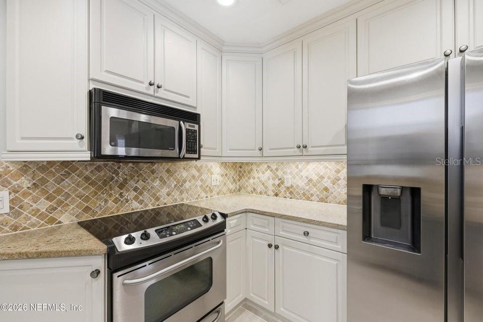 Image 17 of 42 For 2954 Iroquois Avenue