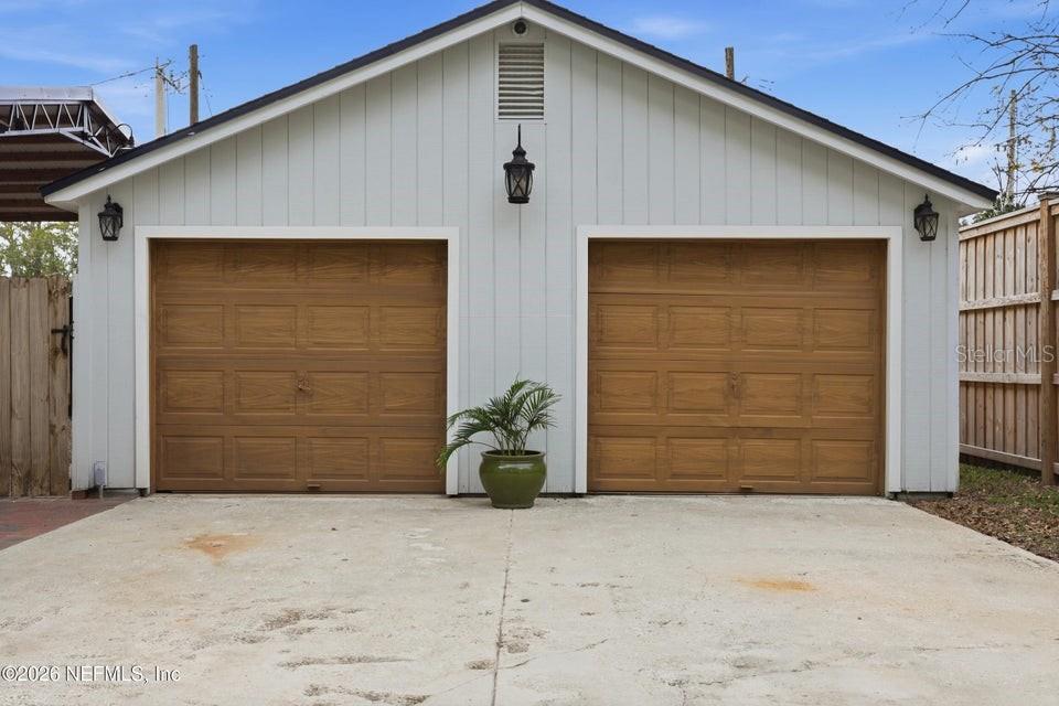 Image 37 of 42 For 2954 Iroquois Avenue