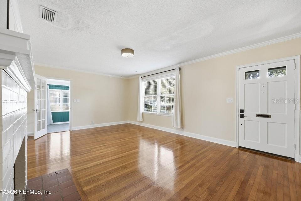 Image 7 of 42 For 2954 Iroquois Avenue