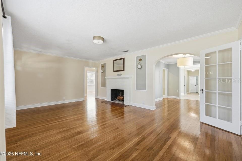 Image 9 of 42 For 2954 Iroquois Avenue