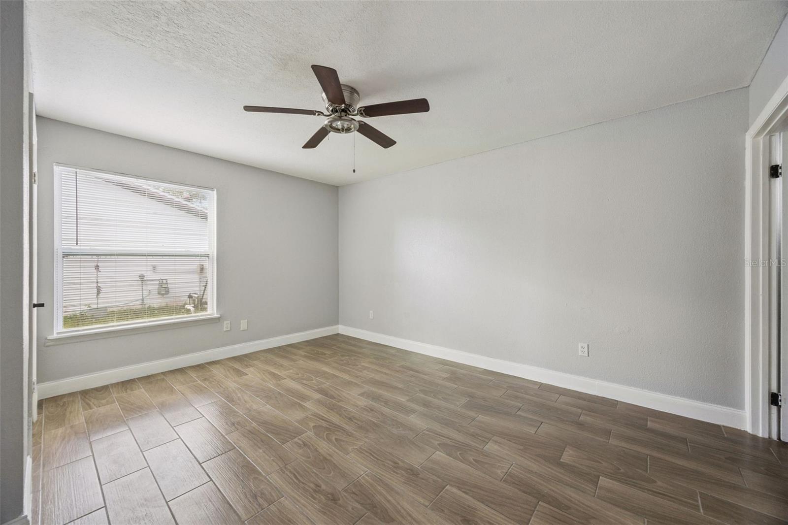 Image 10 of 21 For 1590 Yorktown Avenue