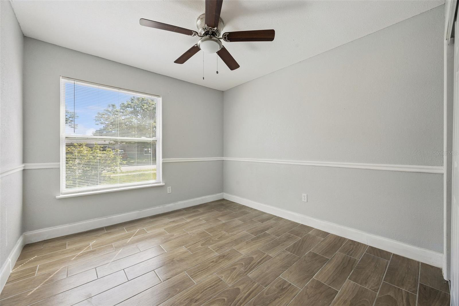 Image 13 of 21 For 1590 Yorktown Avenue