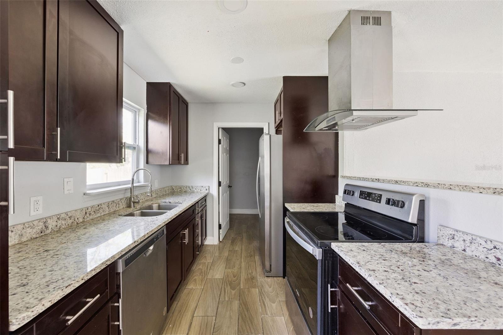 Image 5 of 21 For 1590 Yorktown Avenue