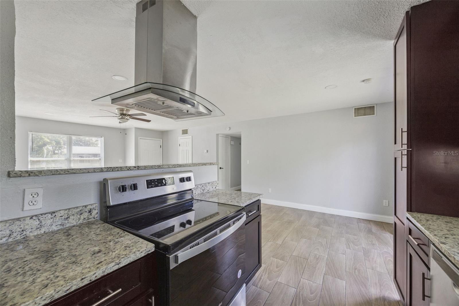 Image 6 of 21 For 1590 Yorktown Avenue