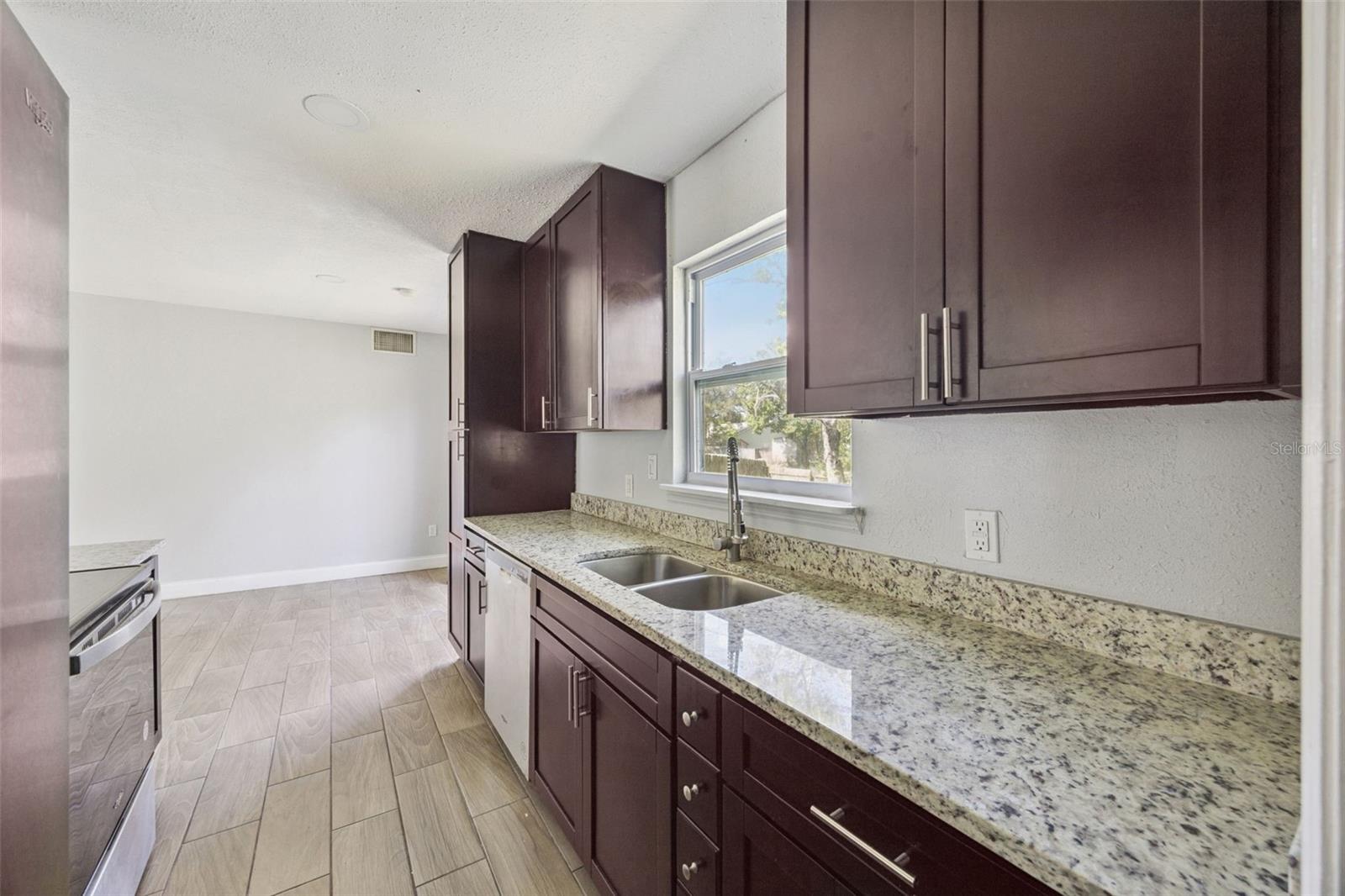 Image 7 of 21 For 1590 Yorktown Avenue