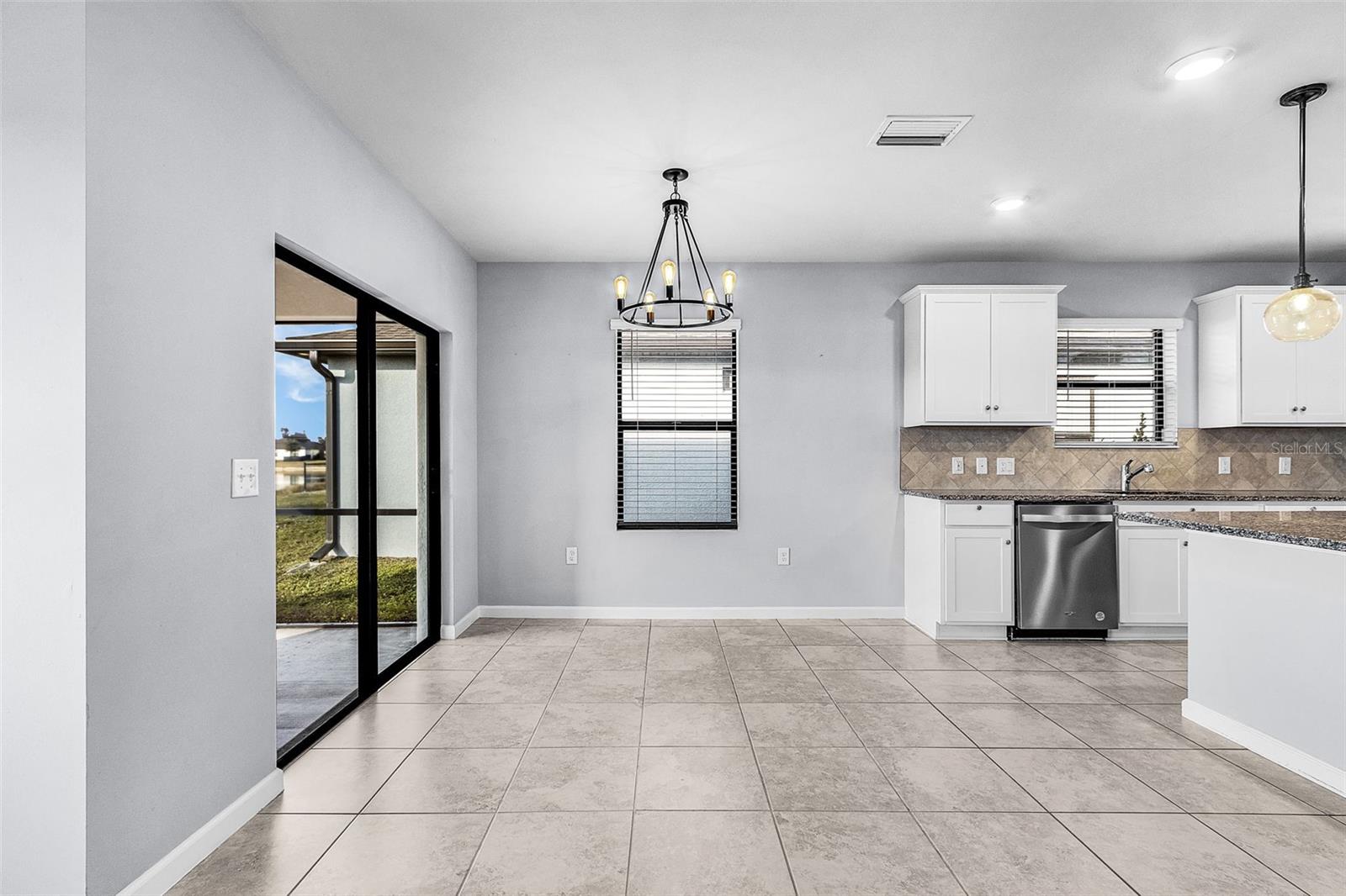 Image 5 of 26 For 16033 Beachberry Drive