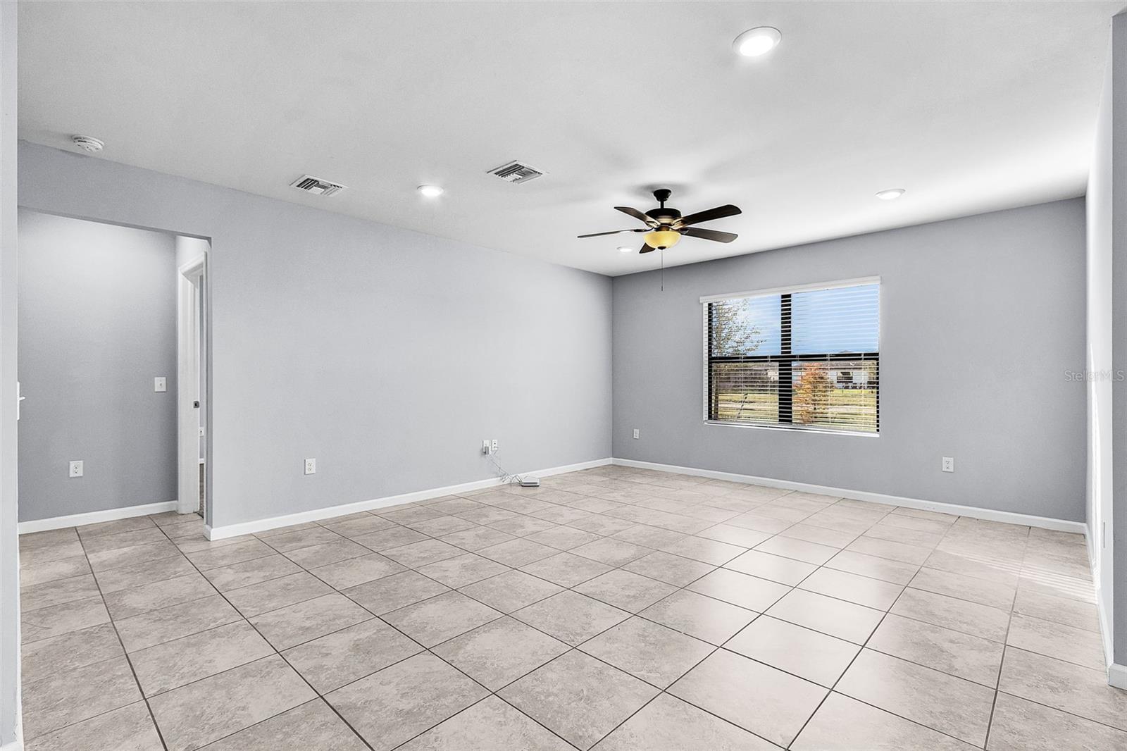 Image 6 of 26 For 16033 Beachberry Drive