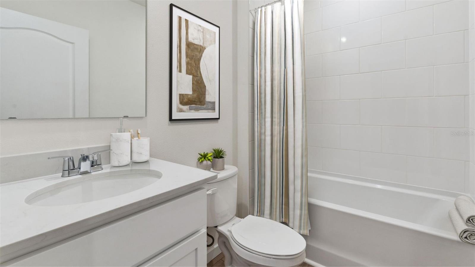 Image 16 of 24 For 2352 Bay Street