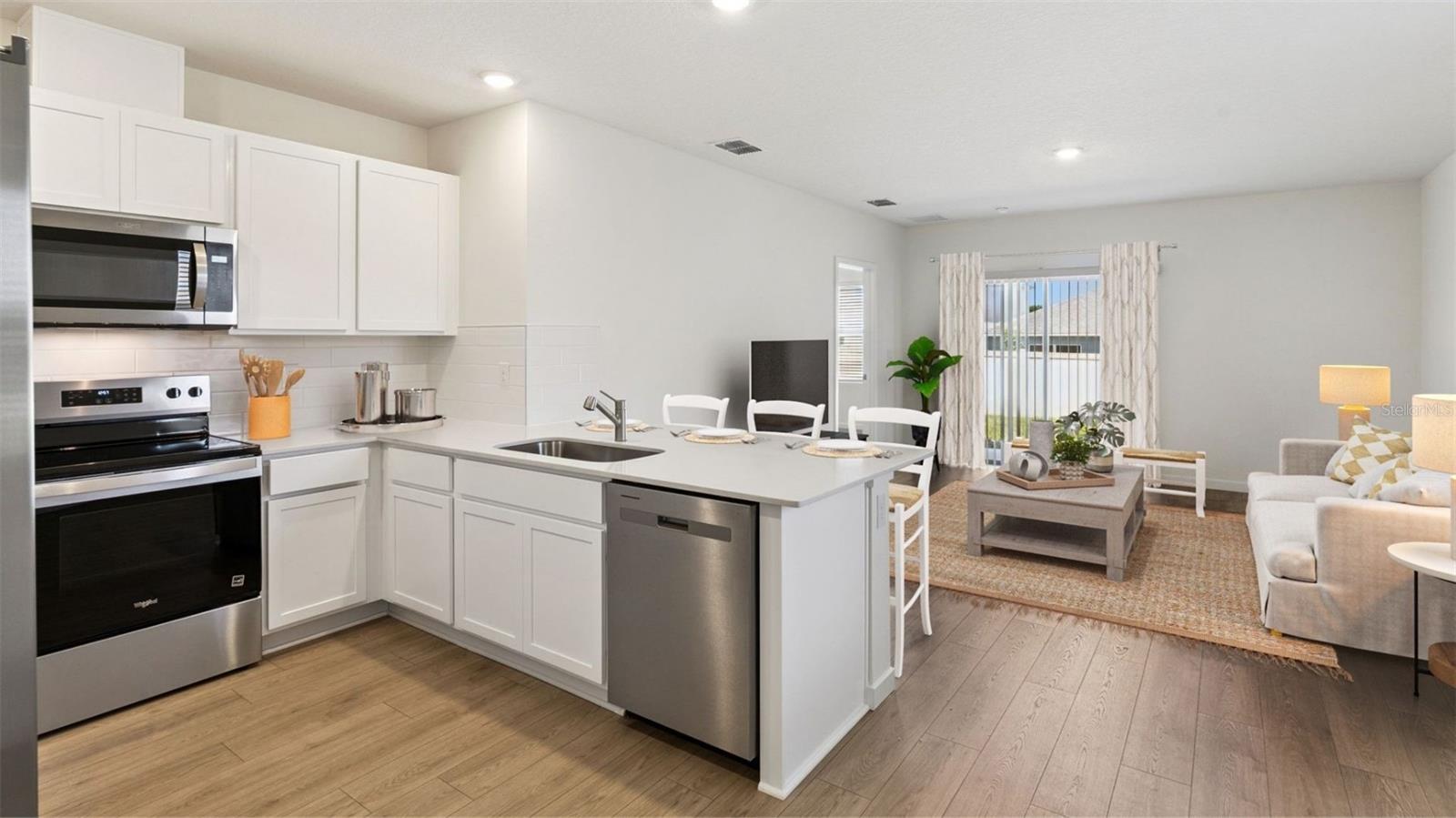 Image 6 of 24 For 2352 Bay Street