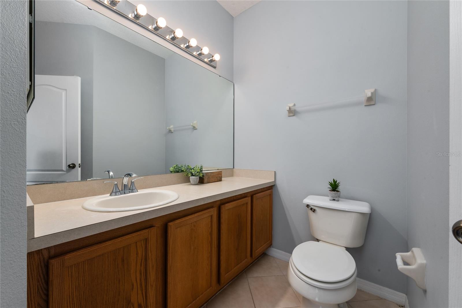 Image 22 of 33 For 9313 Jasmine Flower Lane 185