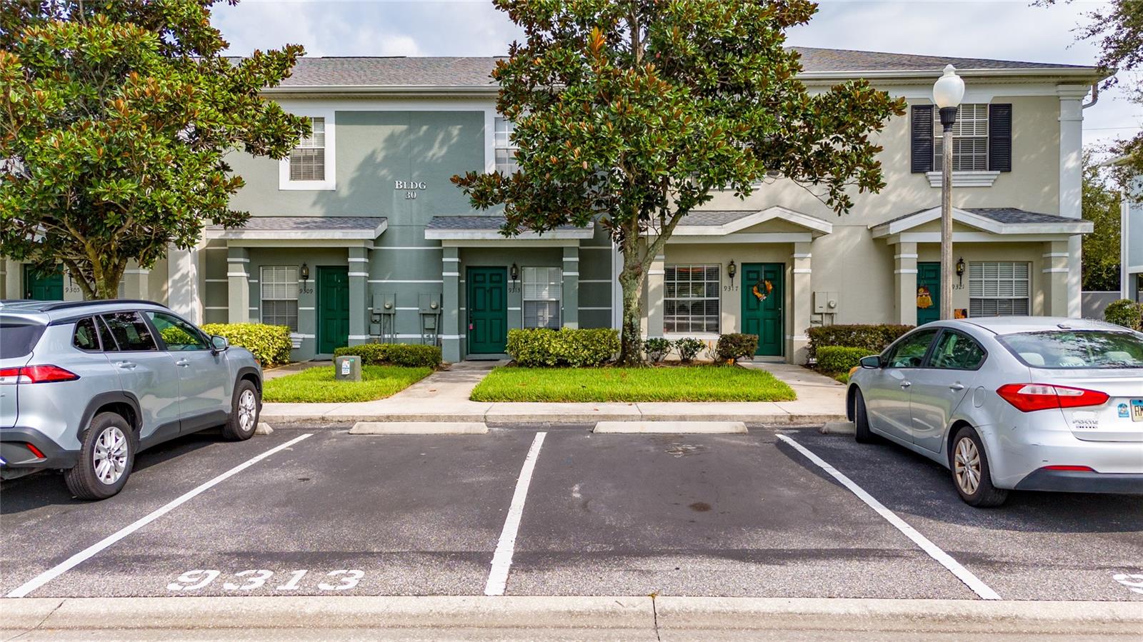 Image 29 of 33 For 9313 Jasmine Flower Lane 185