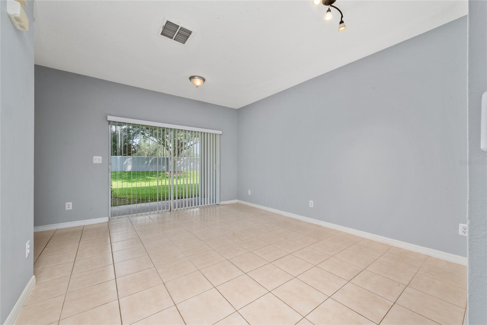 Image 6 of 33 For 9313 Jasmine Flower Lane 185
