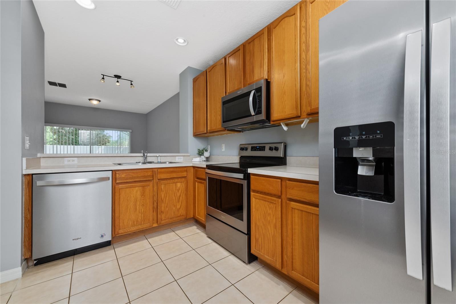 Image 7 of 33 For 9313 Jasmine Flower Lane 185