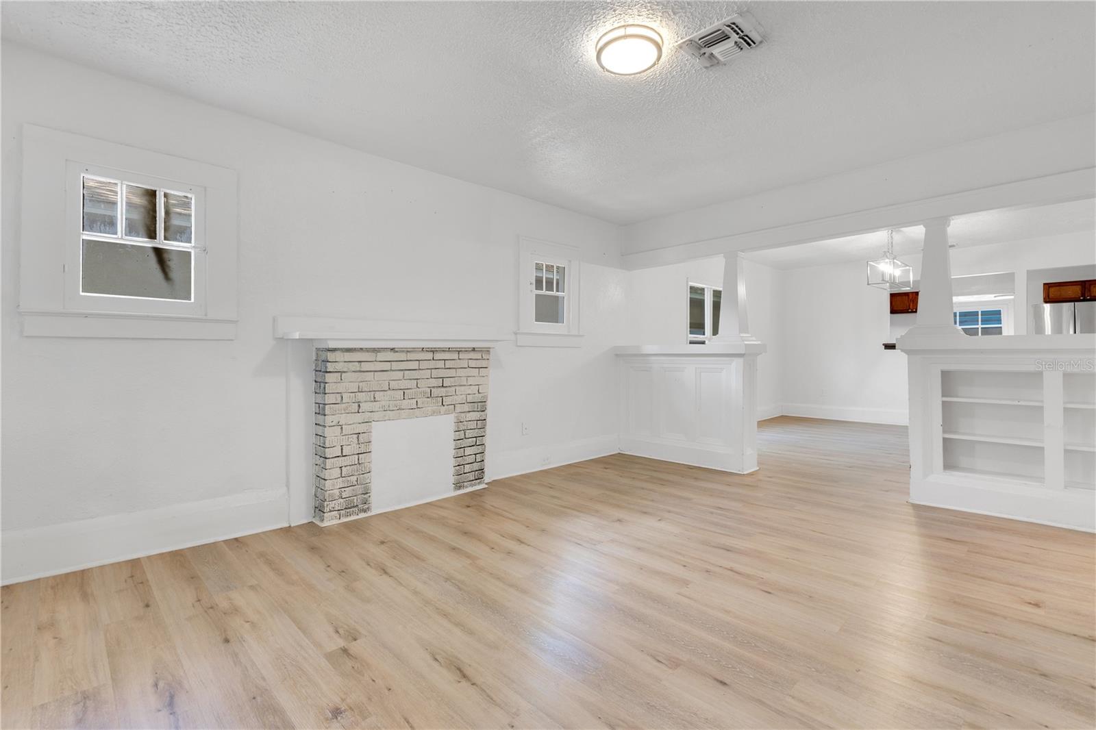 Image 11 of 33 For 1029 Colyer Street