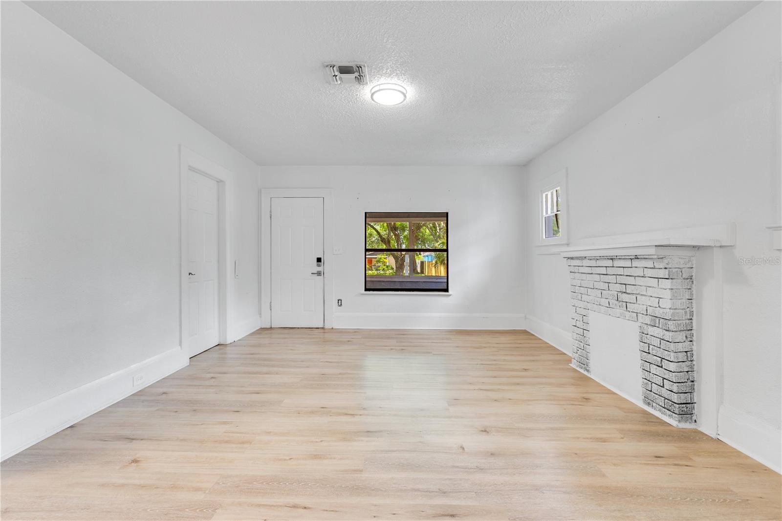 Image 12 of 33 For 1029 Colyer Street