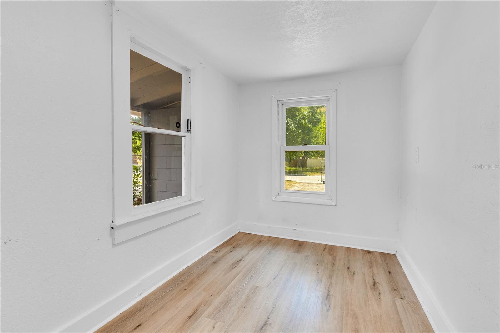 Image 22 of 33 For 1029 Colyer Street