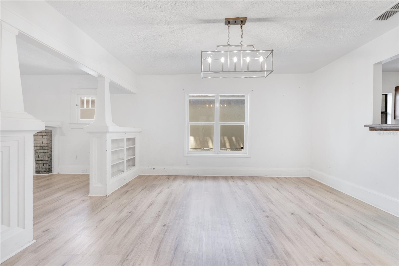 Image 3 of 33 For 1029 Colyer Street