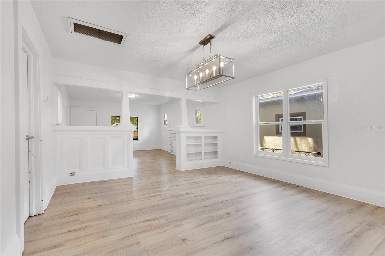 Image 4 of 33 For 1029 Colyer Street