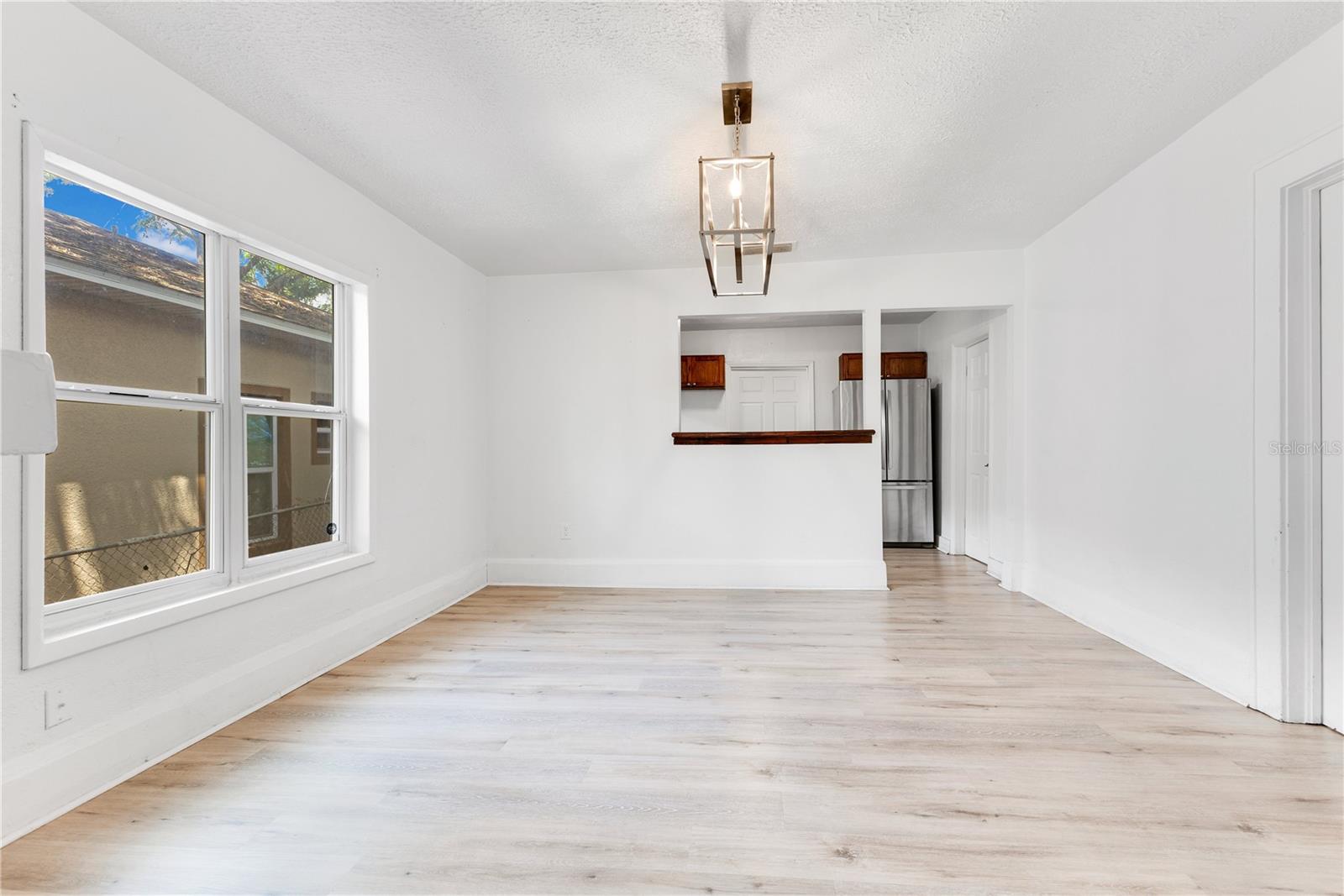 Image 6 of 33 For 1029 Colyer Street