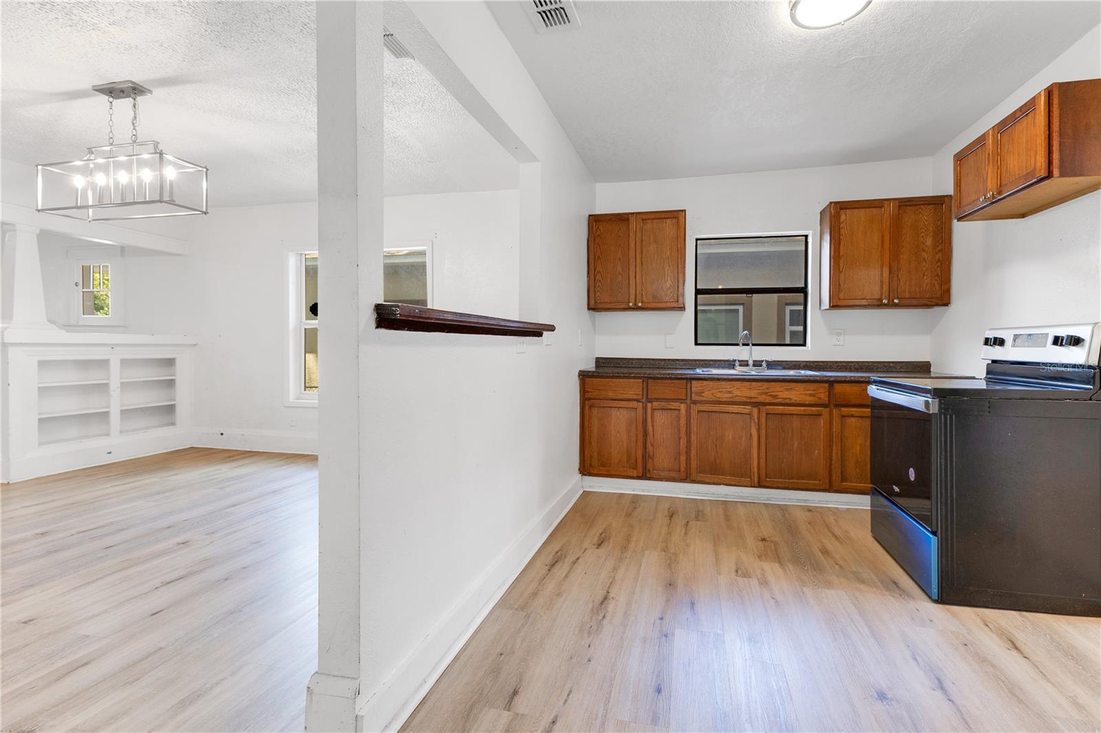 Image 7 of 33 For 1029 Colyer Street
