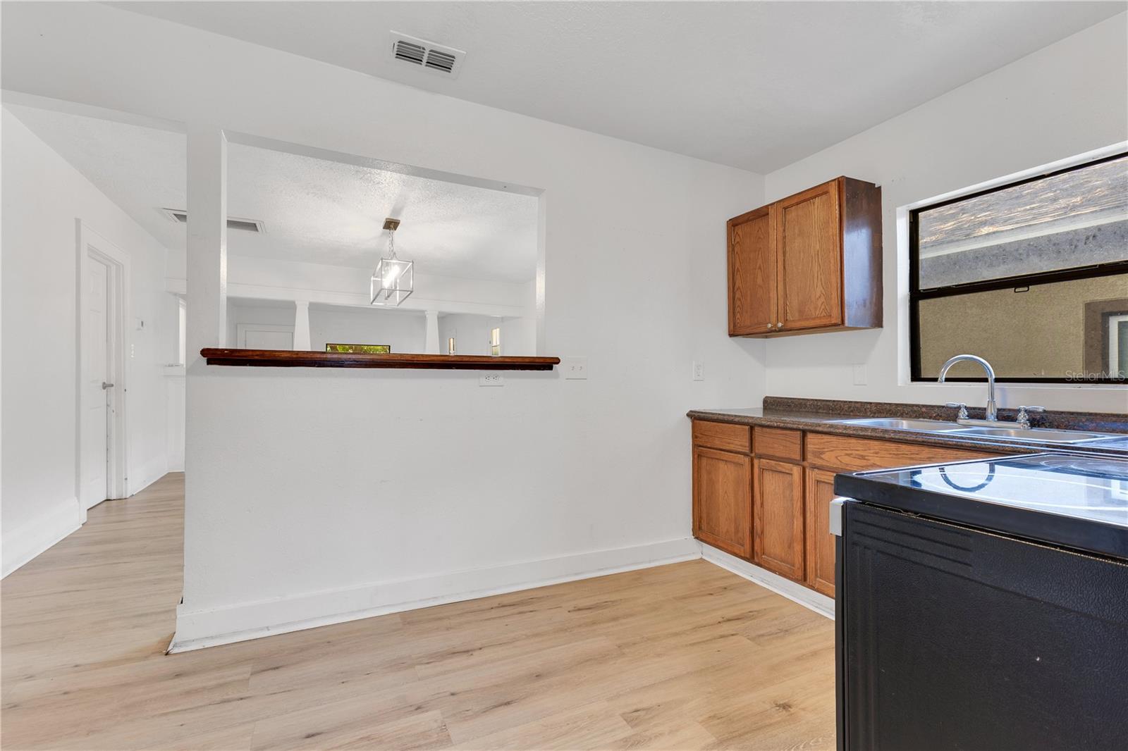 Image 9 of 33 For 1029 Colyer Street