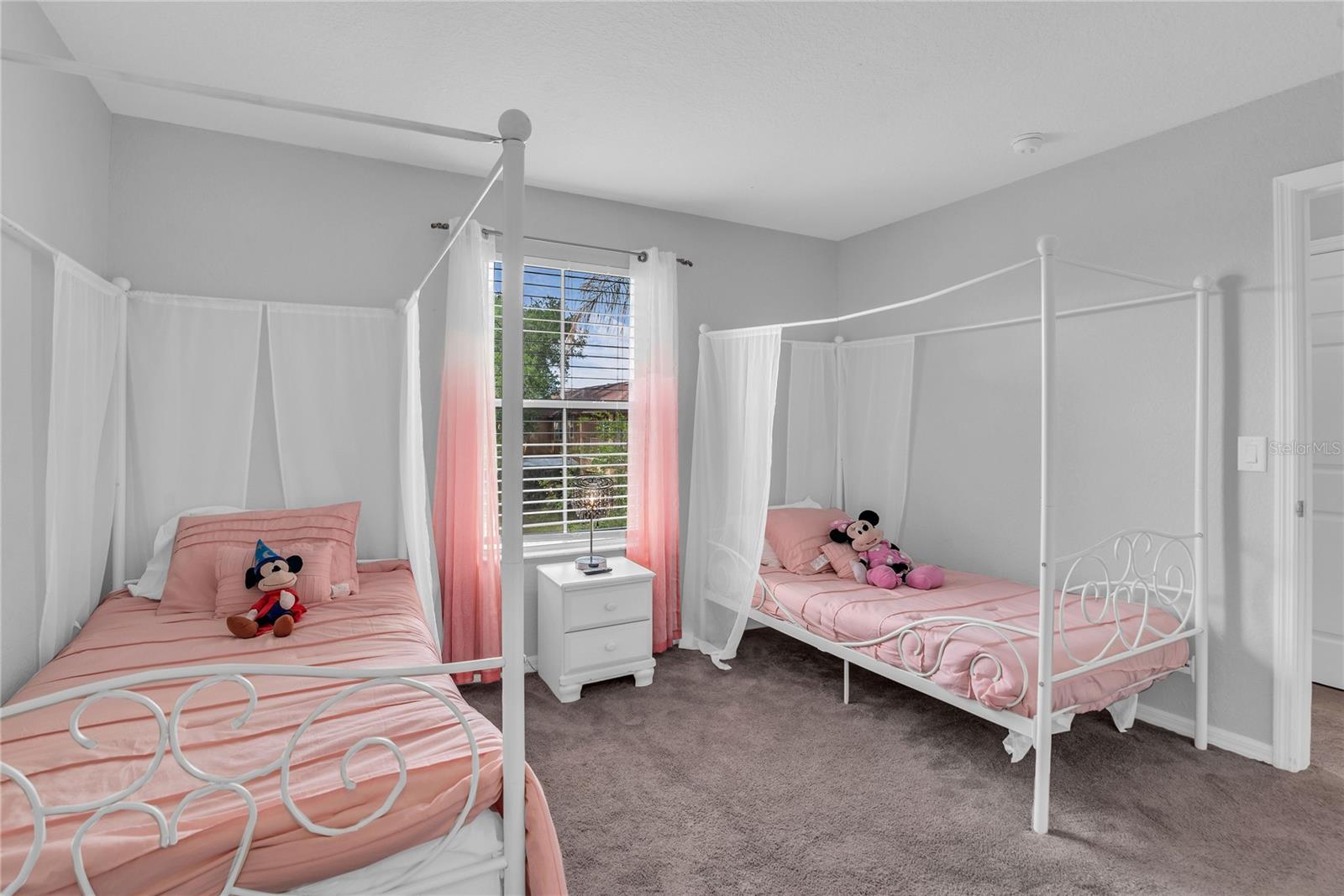 Image 16 of 46 For 457 La Mirage Street