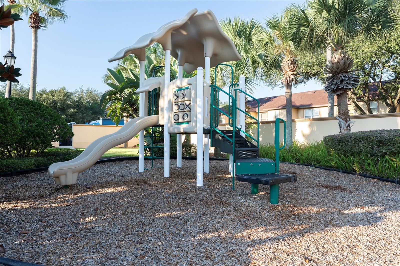 Image 28 of 46 For 457 La Mirage Street