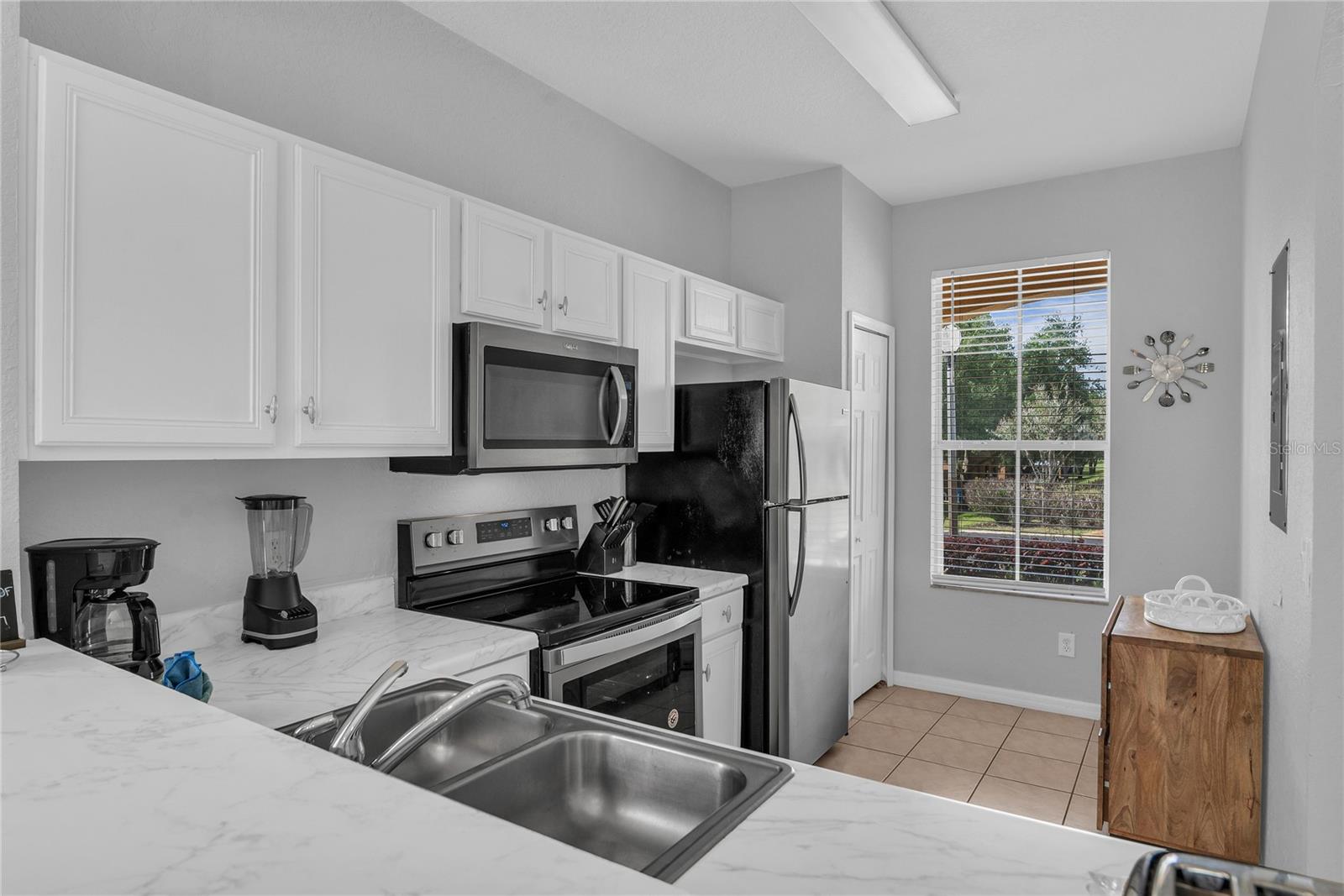 Image 5 of 46 For 457 La Mirage Street