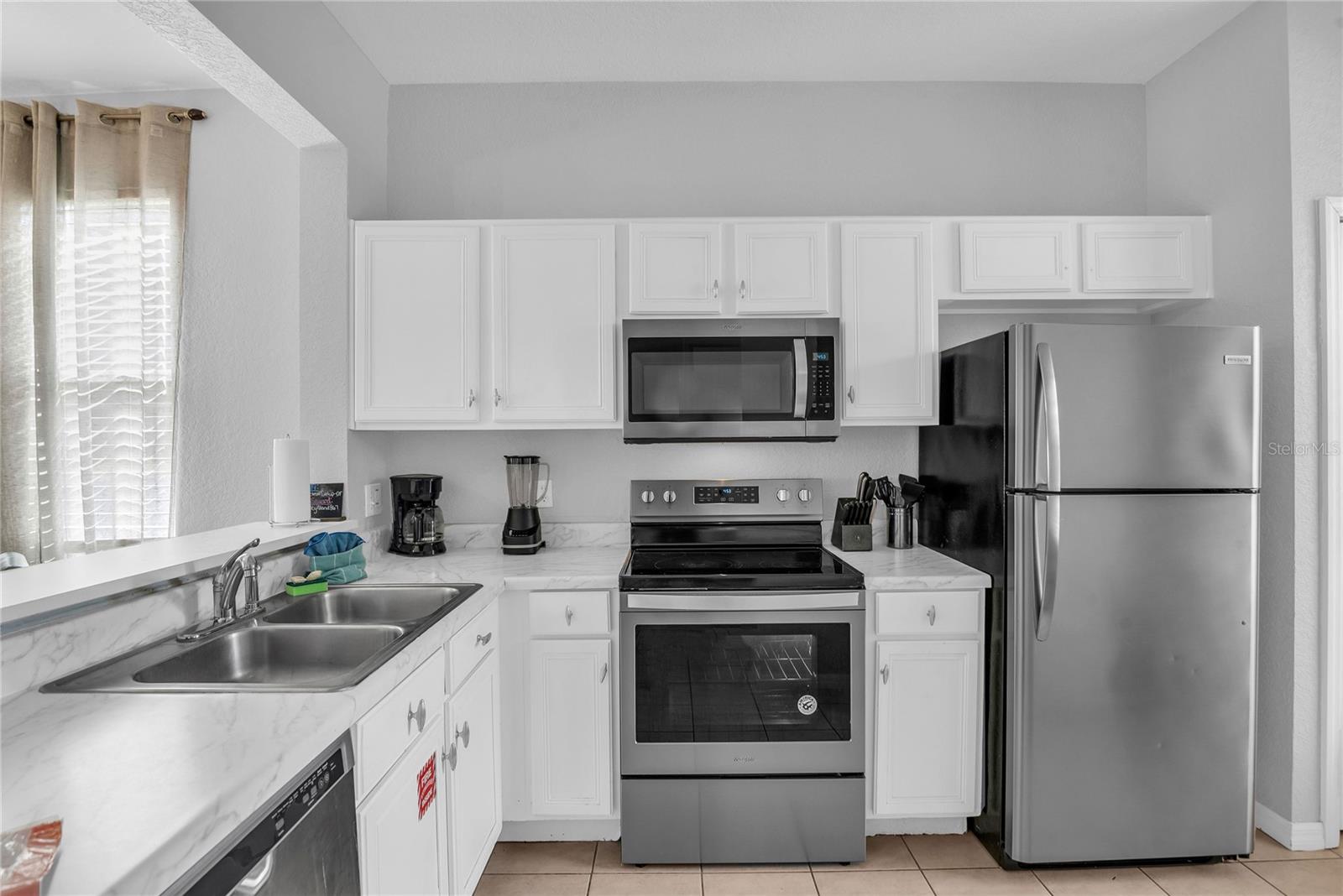 Image 6 of 46 For 457 La Mirage Street