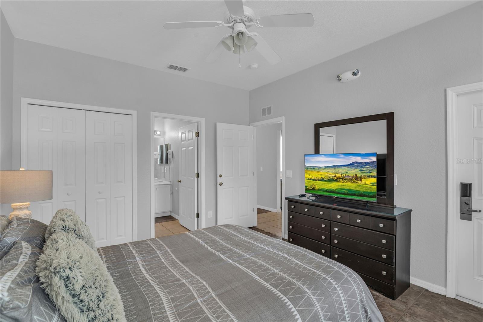 Image 7 of 46 For 457 La Mirage Street