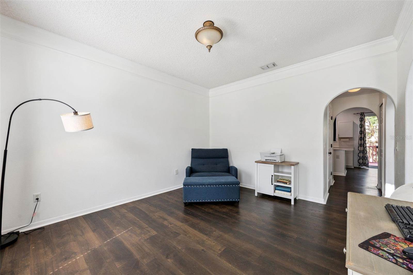 Image 14 of 59 For 137 Oak View Place